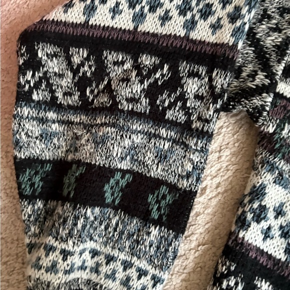 Men's Black and Gray Patterned Sweater - Picture 8 of 12